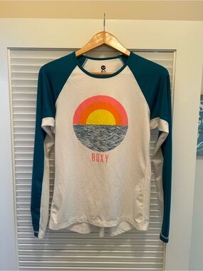 Roxy White Raglan Tee with Teal Sleeves and Sunset Graphic | Size Large Swim